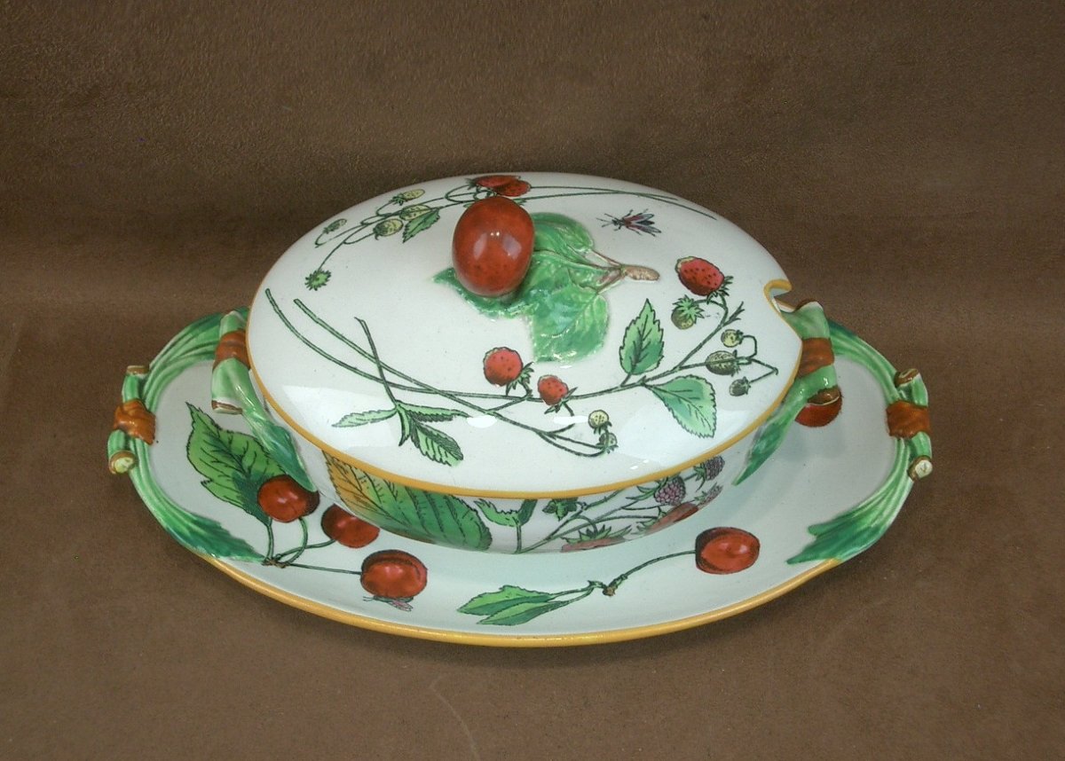Creil-montereau Earthenware Sugar Bowl Or Sauceboat With A Red Fruit Design -photo-2