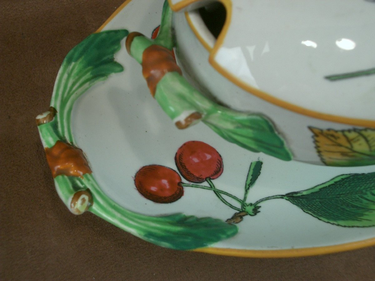 Creil-montereau Earthenware Sugar Bowl Or Sauceboat With A Red Fruit Design -photo-1