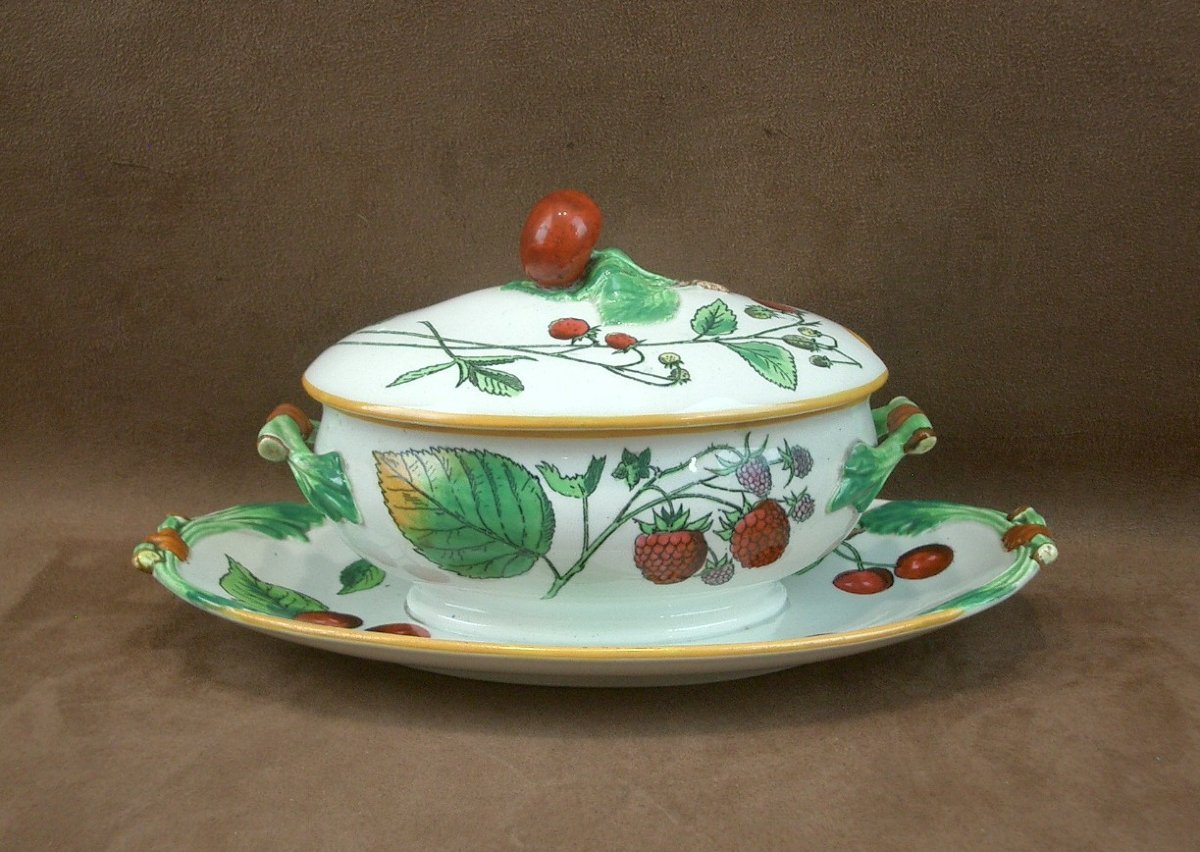 Creil-montereau Earthenware Sugar Bowl Or Sauceboat With A Red Fruit Design 