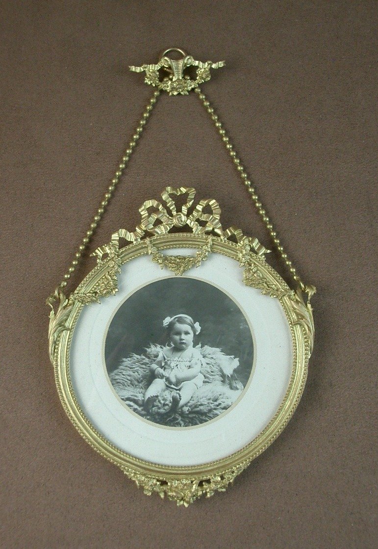 Cadre porte photo ancien Style Louis XVI à suspendre en métal doré -photo-2