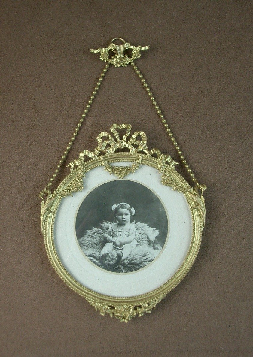 Cadre porte photo ancien Style Louis XVI à suspendre en métal doré 