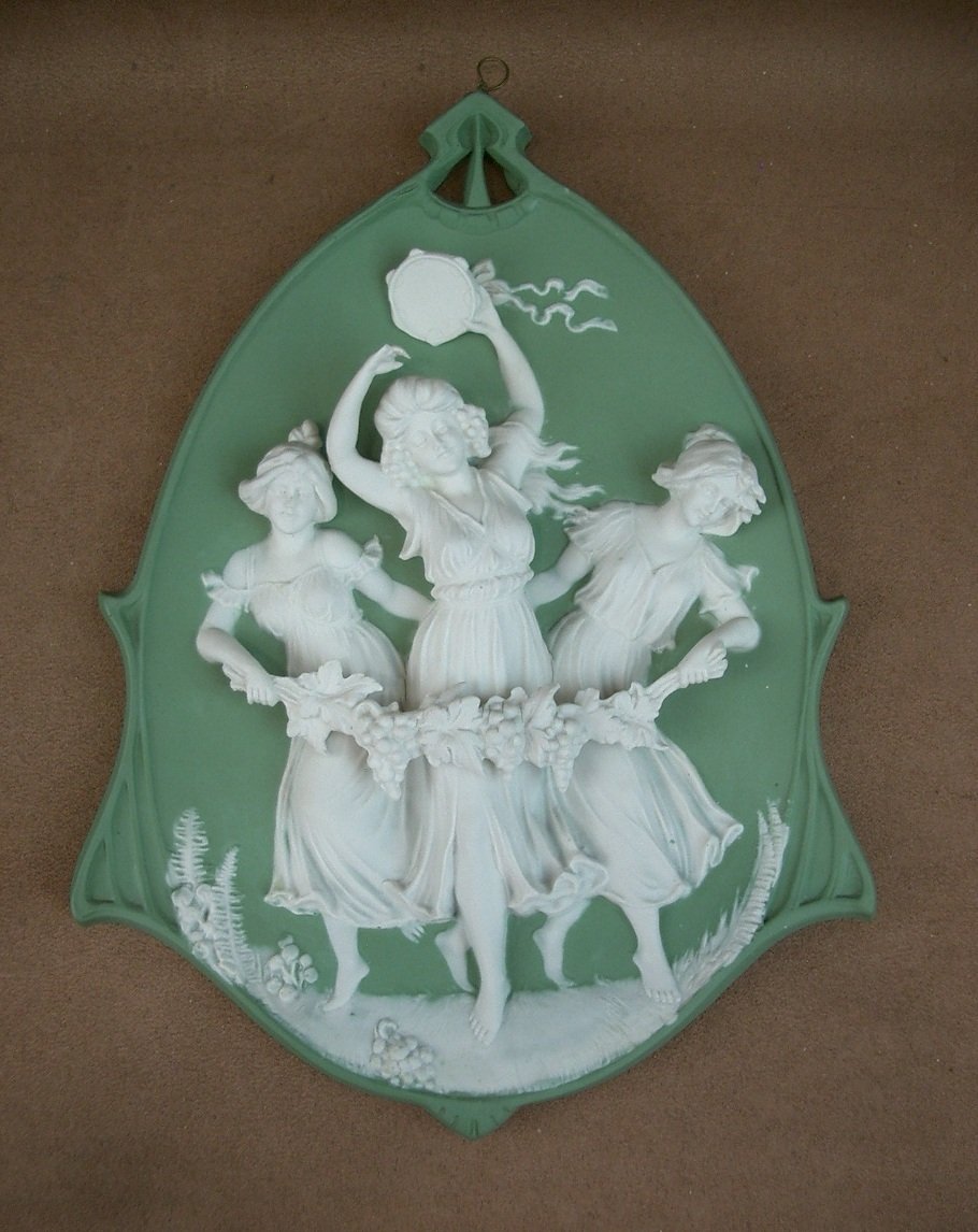Paire de plaques en biscuit de Porcelaine Art Nouveau Wedgwood vers 1900-photo-4