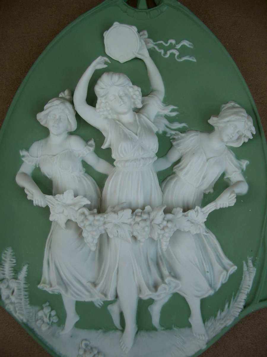 Paire de plaques en biscuit de Porcelaine Art Nouveau Wedgwood vers 1900-photo-2
