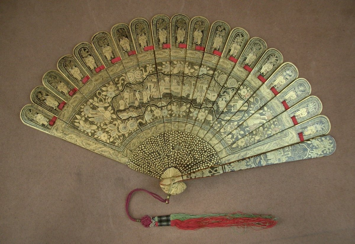 Broken Chinese Lacquer Fan, 19th Century -photo-2