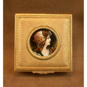 Coffret En Métal Doré Orné d'Un Portrait Miniature émail Sur Cuivre Femme Art Nouveau