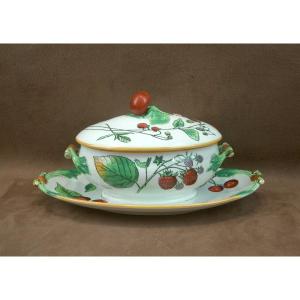 Sucrier à poudre ou saucière en faience de Creil Montereau décor de fruits rouges 