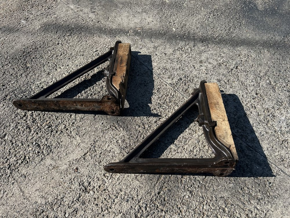 Paire d'équerre/Corbeau en Fonte 1900-photo-1