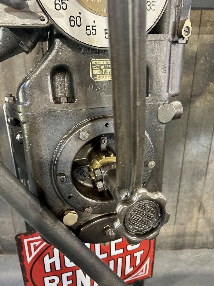 Satam 1930 Bijaugeur Gasoline Pump-photo-2