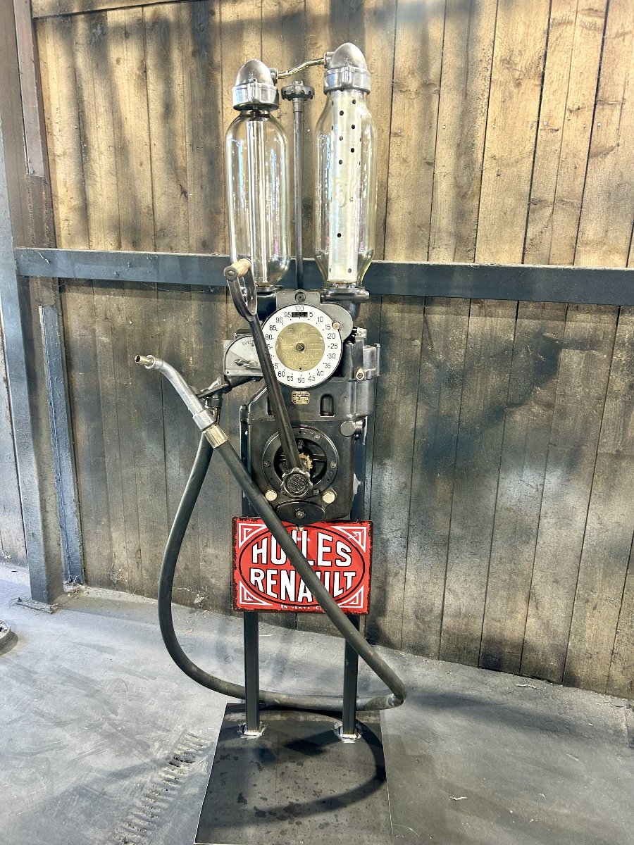 Satam 1930 Bijaugeur Gasoline Pump