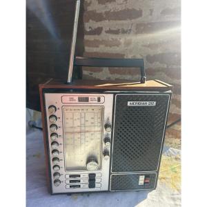 Vintage Meridian 212 Radio 