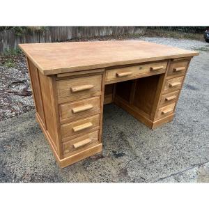 Bureau d’administration des années 1940-1950