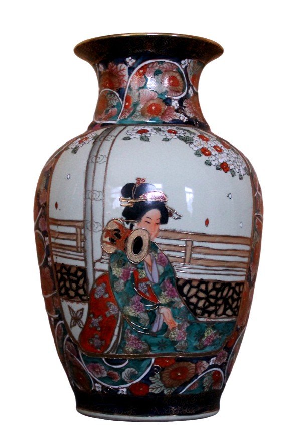 Vase Chinois En Porcelaine .