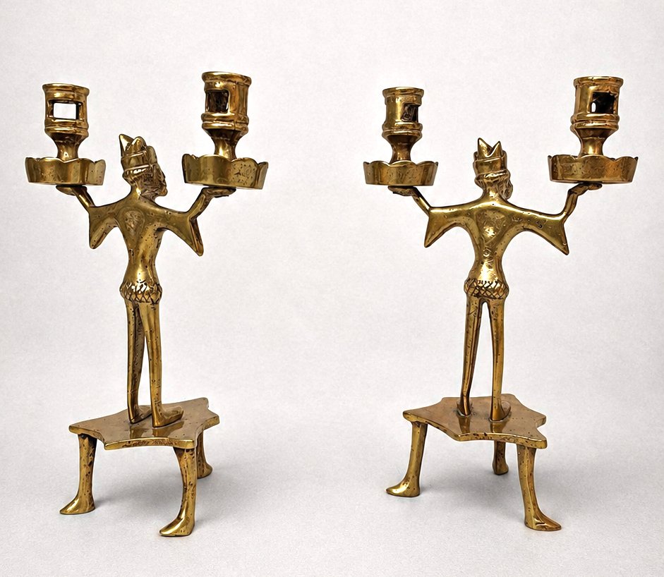 Paire de bougeoirs anthropomorphes anciens en laiton-photo-2