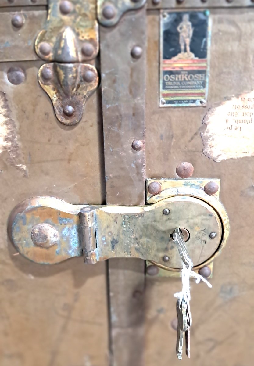 Malle armoire ancienne "The Oshkosh Trunk Company" – Années 1920 – À restaurer-photo-3