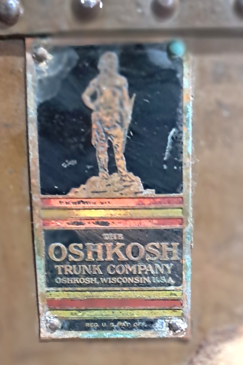 Malle armoire ancienne "The Oshkosh Trunk Company" – Années 1920 – À restaurer-photo-4