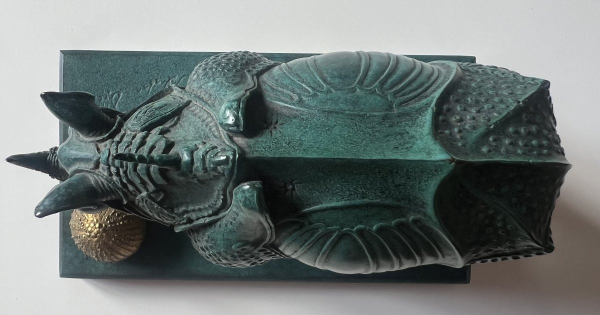 SALVADOR DALÍ (1904-1989) Rhinocéros habillé en dentelle Bronze à patine vert-de-gris et dorée-photo-2