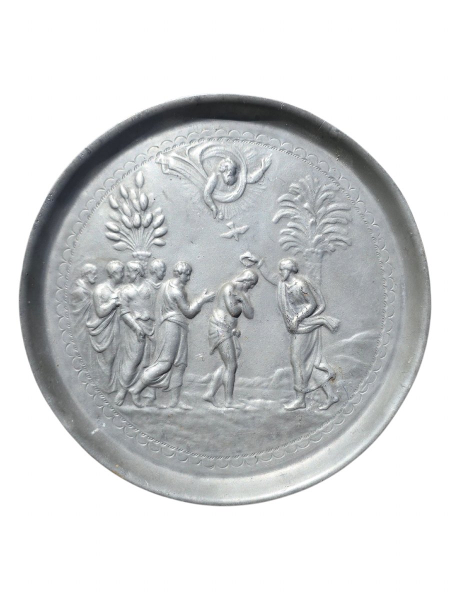 A identifier, 18e, plat en étain à décor religieux, Baptème du Christ, Saint Jean Baptiste