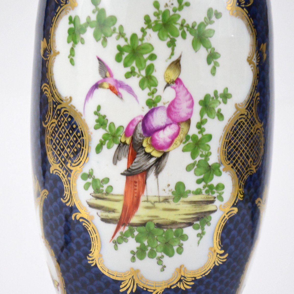 Vase En Porcelaine Dans Le Gout De Sèvres Monté En Lampe Dans Une Monture En Metal Doré XIXème-photo-2