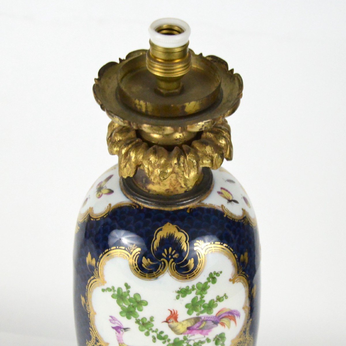 Vase En Porcelaine Dans Le Gout De Sèvres Monté En Lampe Dans Une Monture En Metal Doré XIXème-photo-2