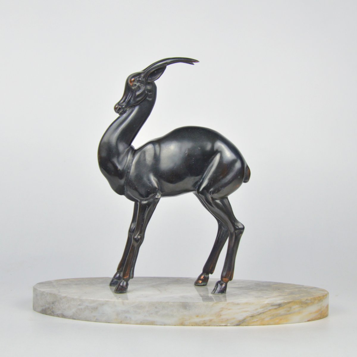 Statuette Art Deco En Regule Patiné Antilope 