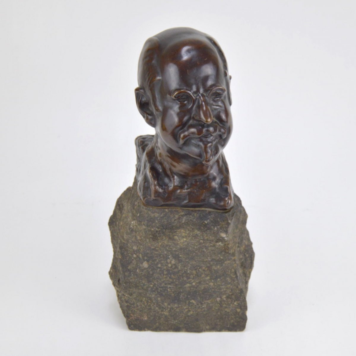 Patinated Bronze Bust Of A Man On A Stone Base 20th Century-photo-2