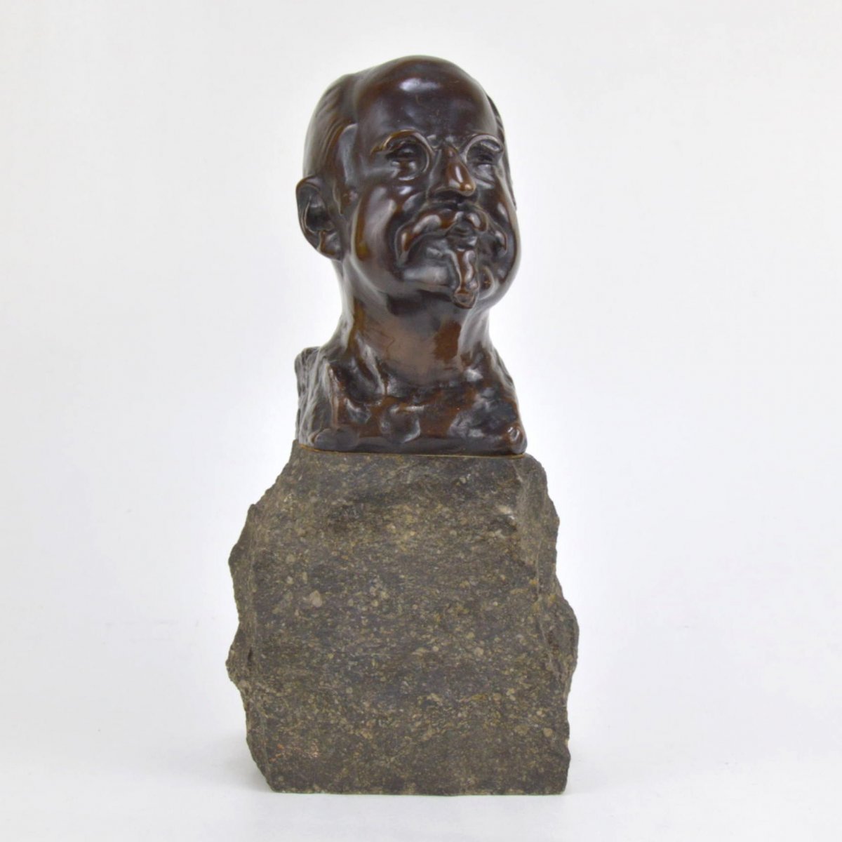 Patinated Bronze Bust Of A Man On A Stone Base 20th Century-photo-3