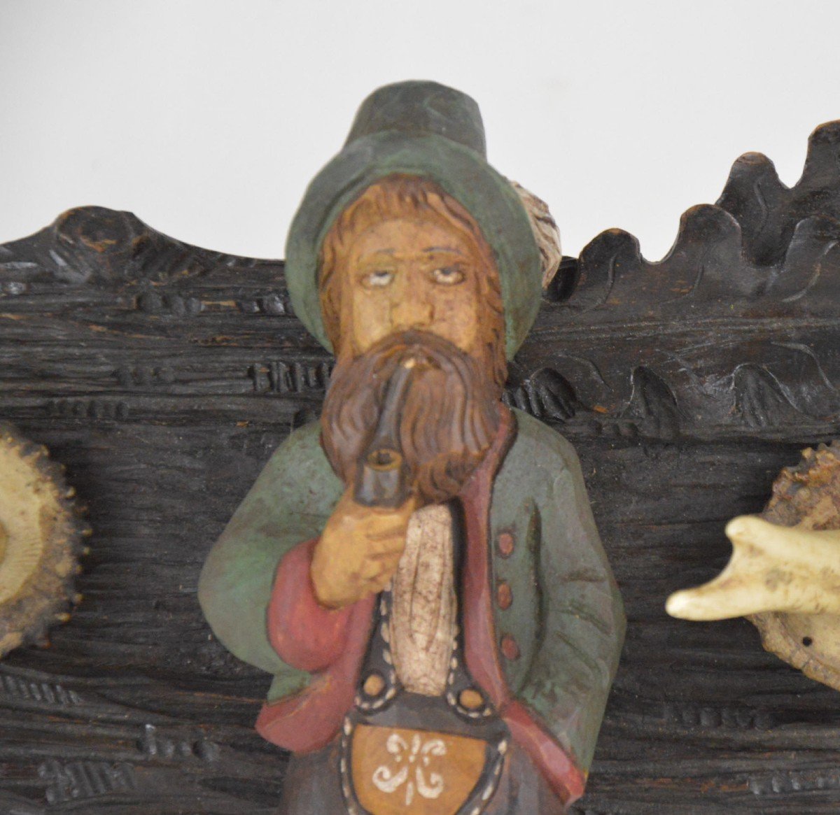 Carved And Painted Wooden Coat And Hat Rack Black Forest Style Work Decorated With Personnages-photo-3