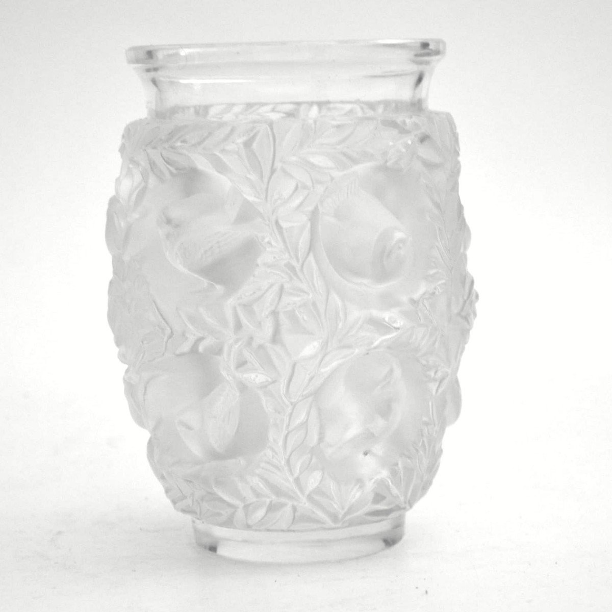 Lalique France Vase Bagatelle En Verre Blanc Moul&eacute; Press&eacute; Satin&eacute; 
