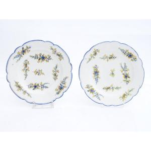 Pair Of Soft Porcelain Plates From Chantilly With Polychrome Decor 18th Century