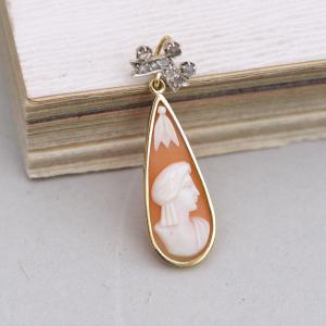 Pendant In 18 K Gold And Silver With Cameo On Shell And Diamonds