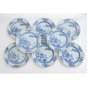 Suite Of Eight Export Chinese Porcelain Plates With Blue And White Decor 18th Century