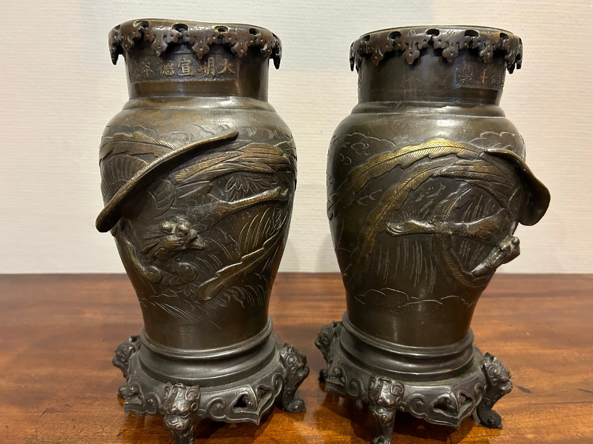 A Beautiful Pair Of 19th-century Chinese Bronze Vases-photo-3
