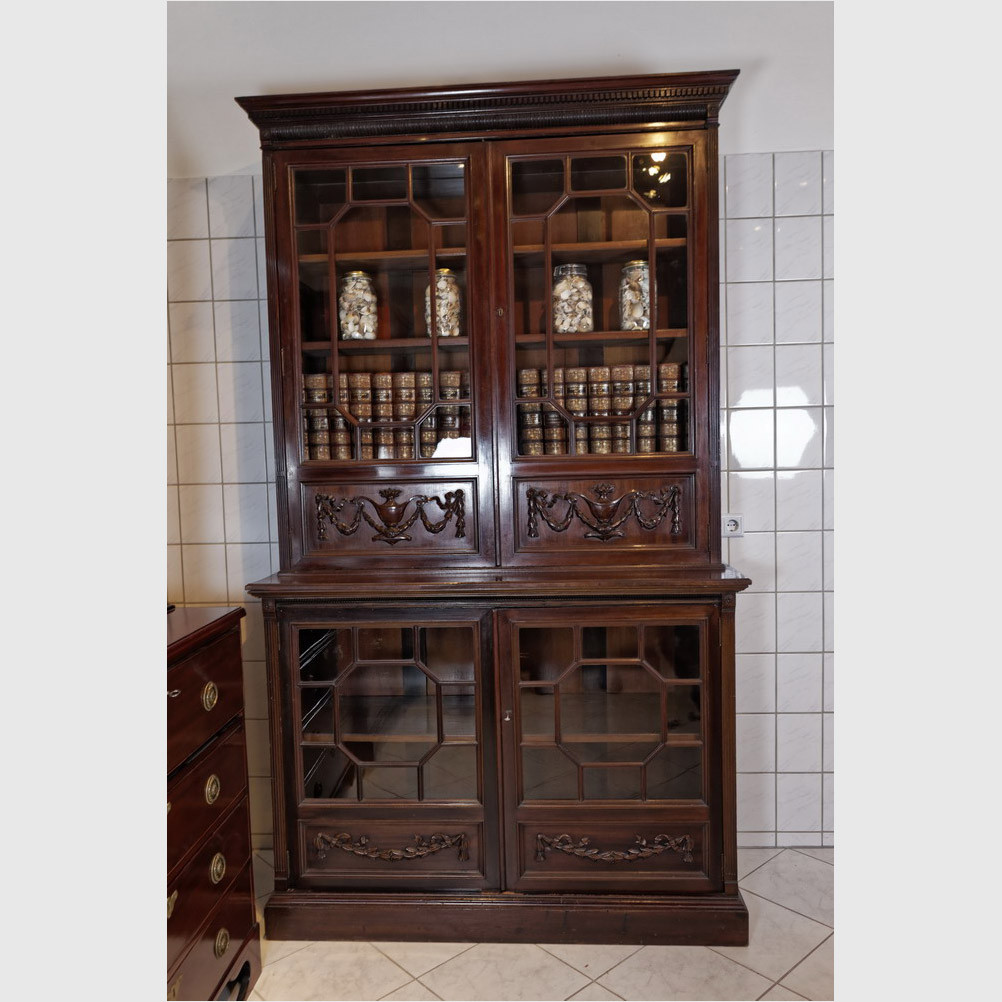 English Two-door Walnut Bookcase, Victorian Period-photo-1