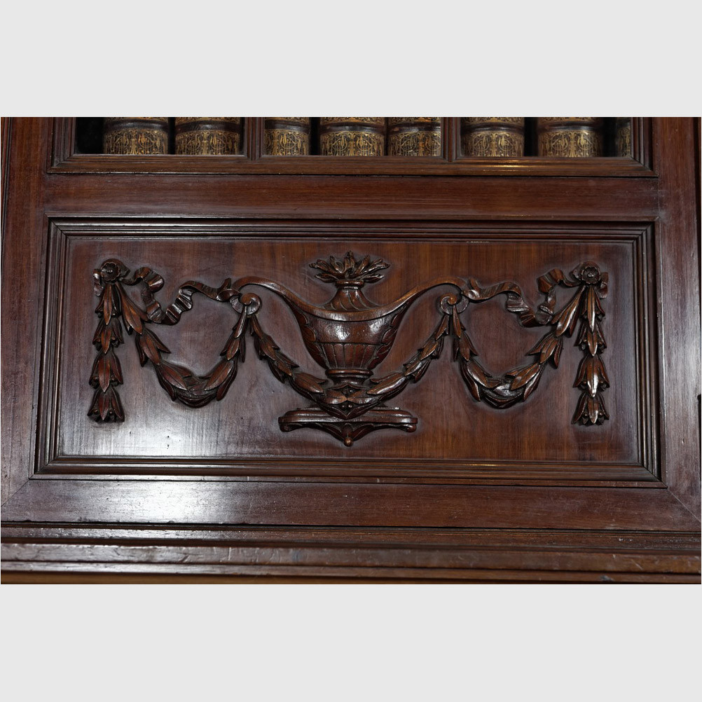 English Two-door Walnut Bookcase, Victorian Period-photo-2