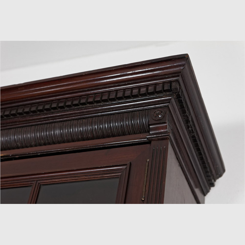 English Two-door Walnut Bookcase, Victorian Period-photo-3