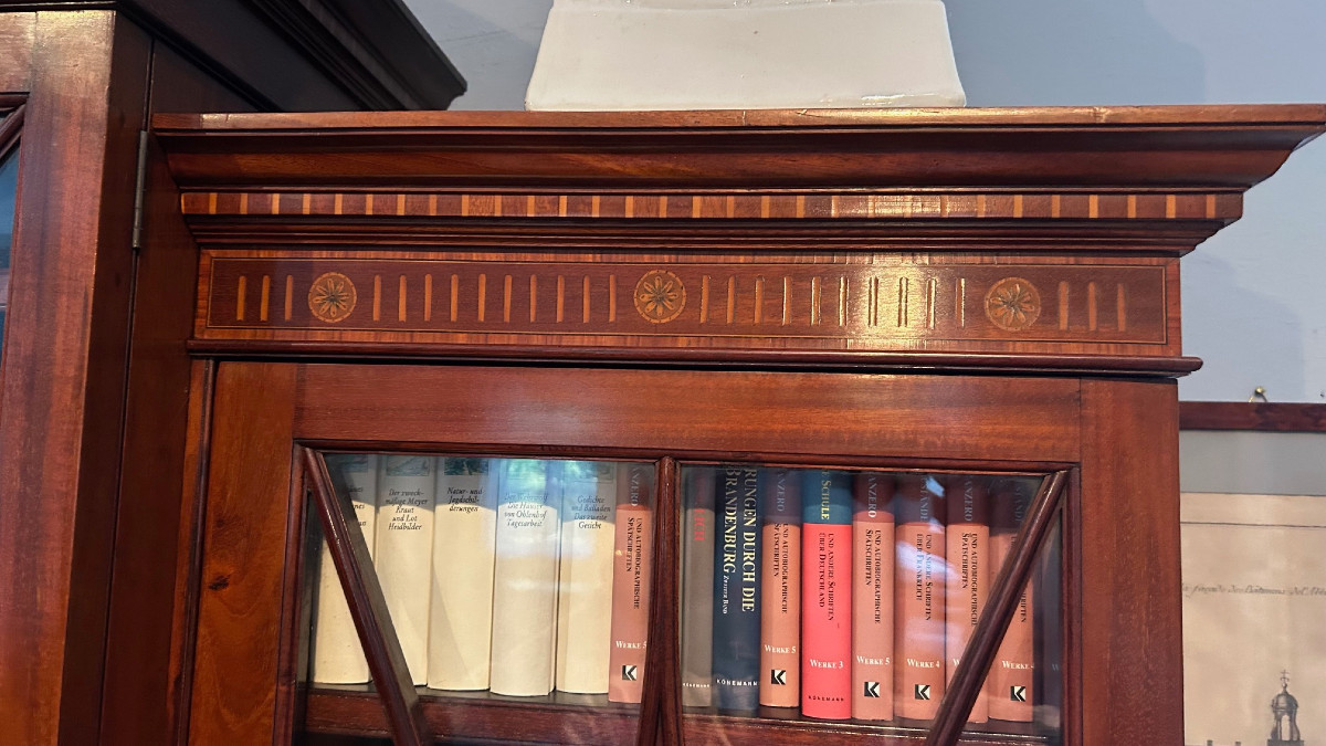 Inlaied Mahogany Dome Top Bookcase, Victorian Period-photo-4