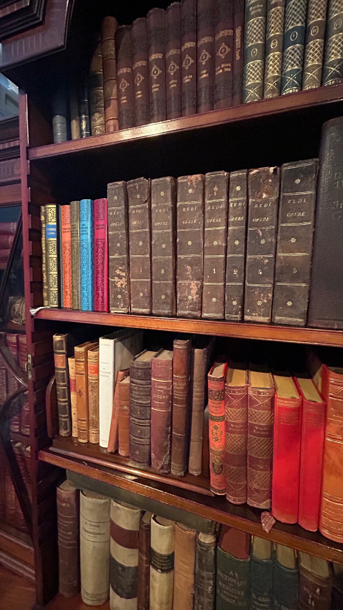 Inlaied Mahogany Dome Top Bookcase, Victorian Period-photo-8