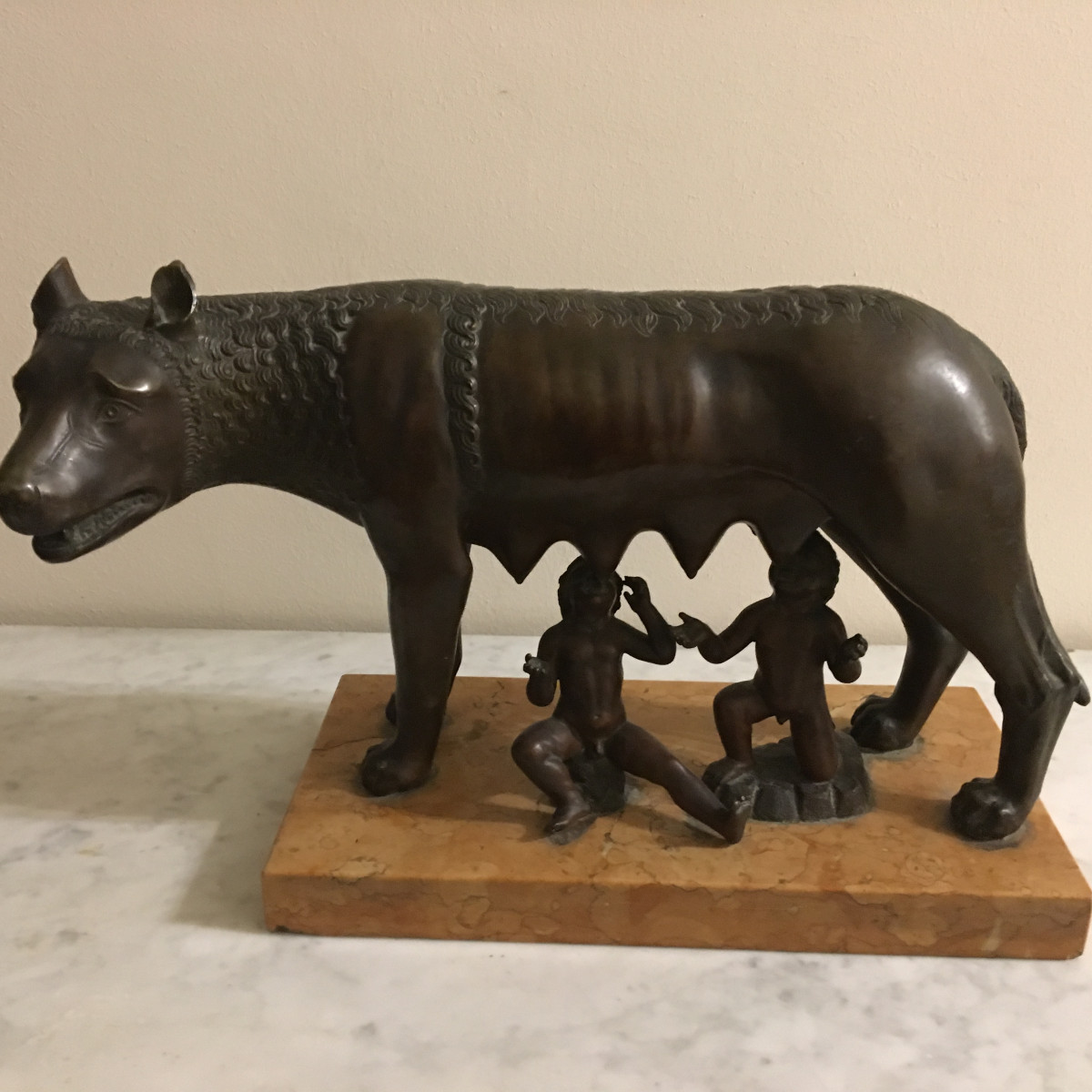 Statuette en bronze de "La Louve capitoline" avec Romulus et Remus, XIX siécle-photo-6