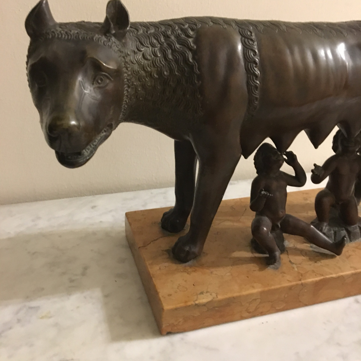Statuette en bronze de "La Louve capitoline" avec Romulus et Remus, XIX siécle-photo-7