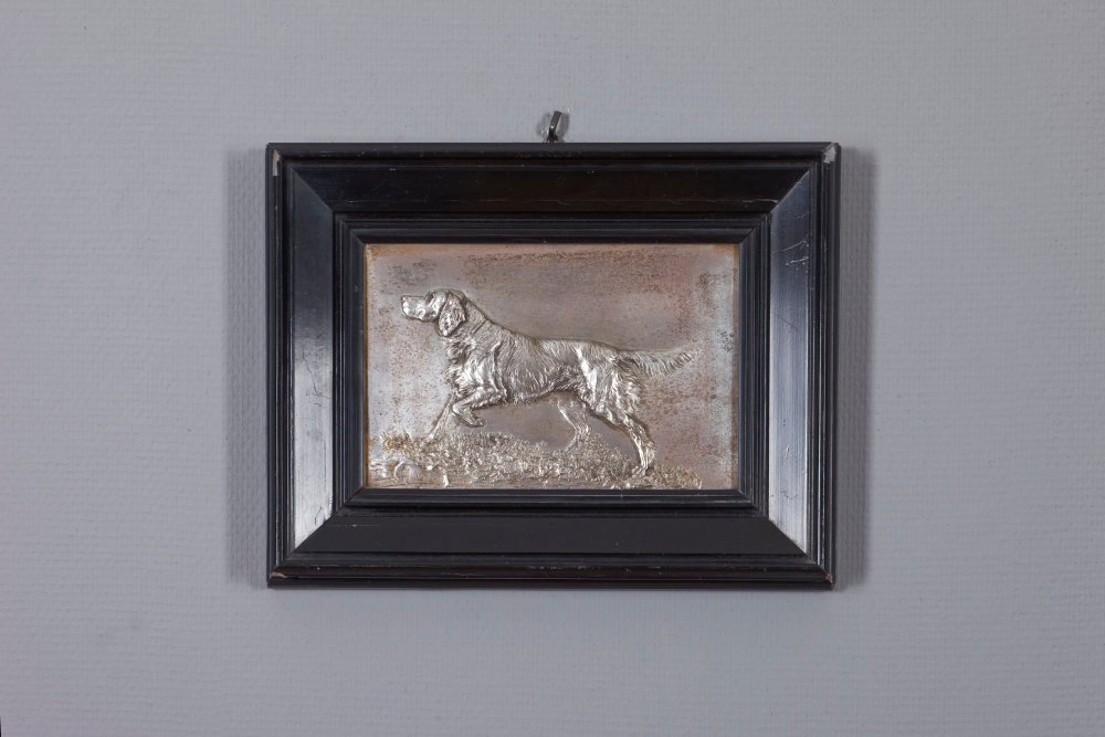 Deux bas-reliefs avec des chiens de chasse du XIXe siècle-photo-2