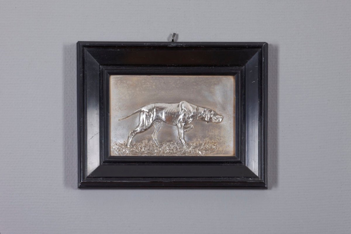 Deux bas-reliefs avec des chiens de chasse du XIXe siècle-photo-3