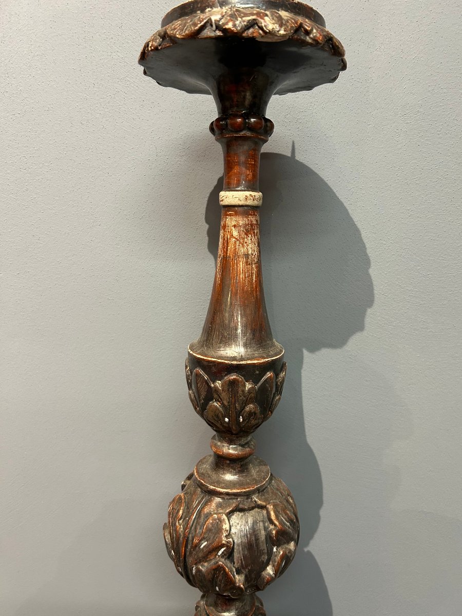 Un grand candélabre de style baroque en bois polichrome-photo-4