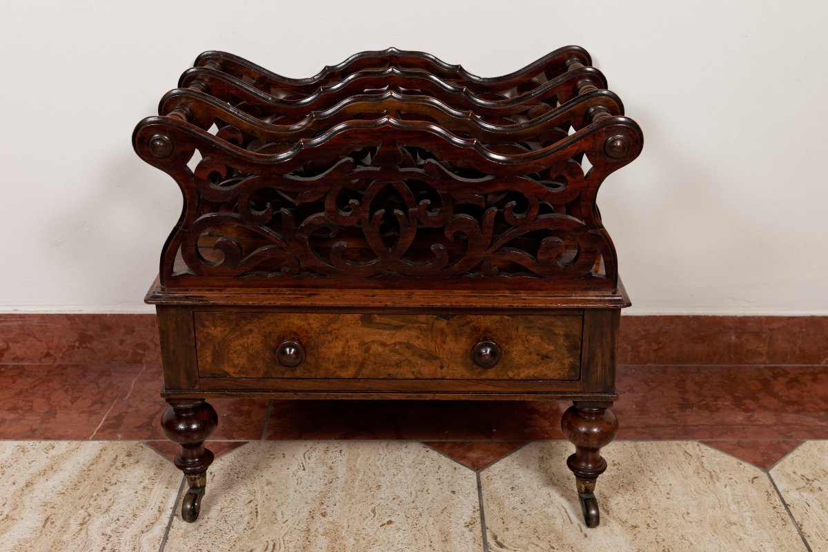 Porte-revues en ronce de noyer, eppoque Victorienne
