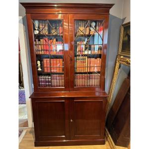 Bibliothèque deux portes en acajou de haute qualité avec deux tiroirs encastrés,  George IV