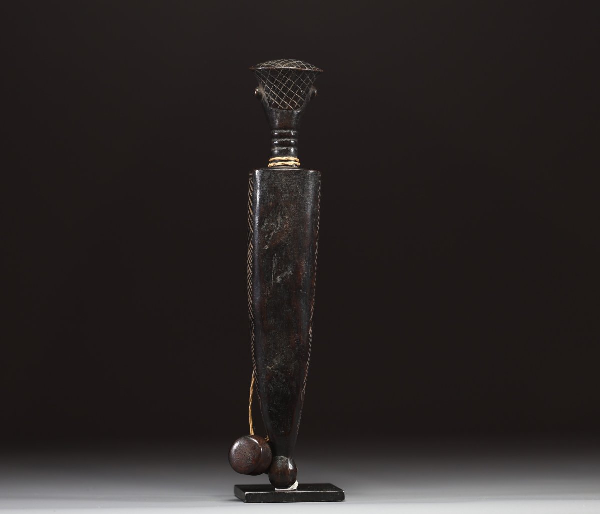 Africa Drc - Kuba/bushoong Rubbing Oracle In Carved Wood Topped With A Head, 20th Century-photo-2
