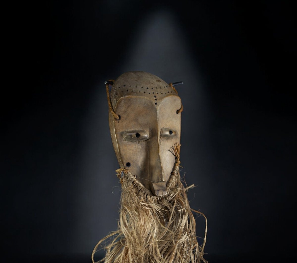 Afrique RDC - Masque Lega en bois sculpté et raphia. patina tribal-photo-3