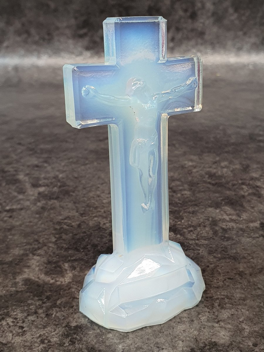 Christ On The Cross In Sabino Opalescent Glass?-photo-2