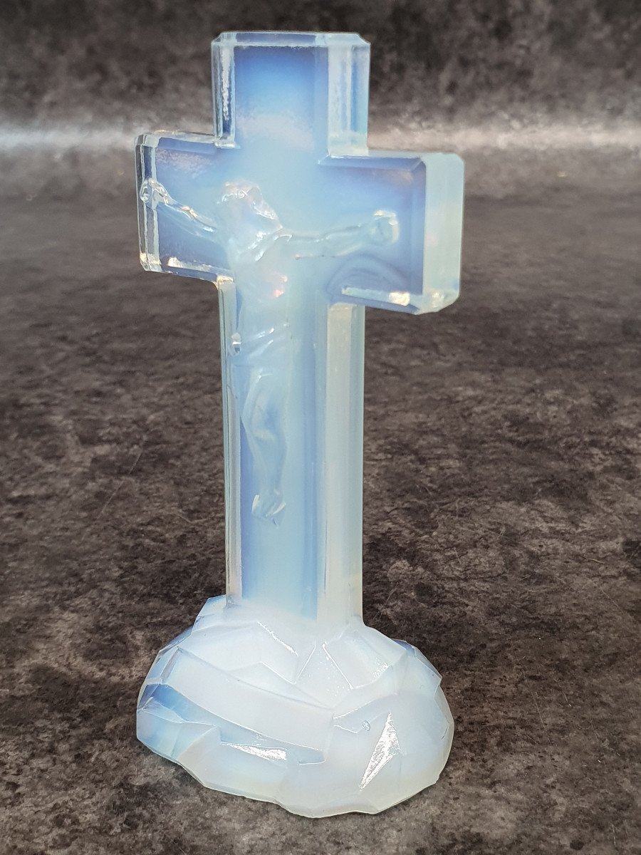 Christ On The Cross In Sabino Opalescent Glass?-photo-3