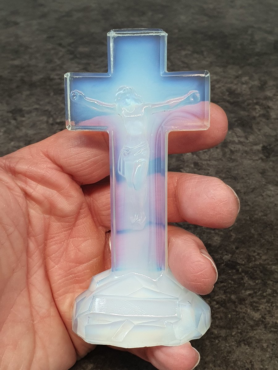 Christ On The Cross In Sabino Opalescent Glass?-photo-3