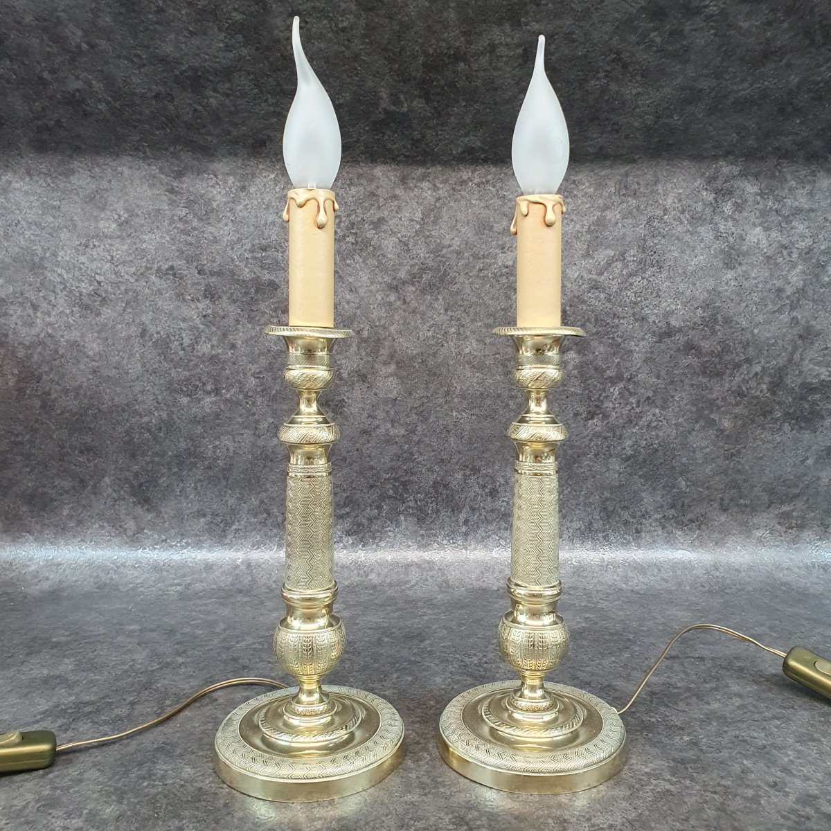 Paire De Bougeoir En Bronze Montés En Lampe-photo-3